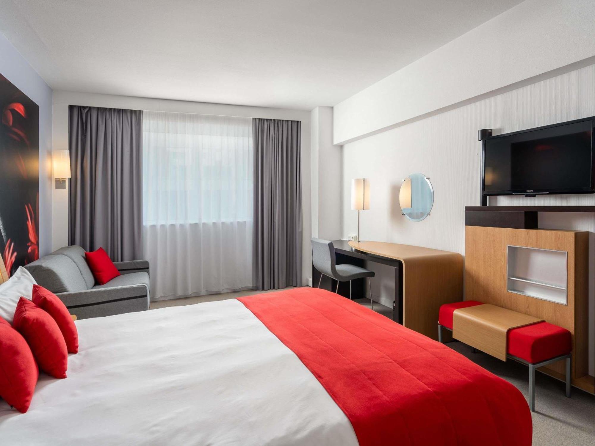Novotel Bucharest City Centre Esterno foto