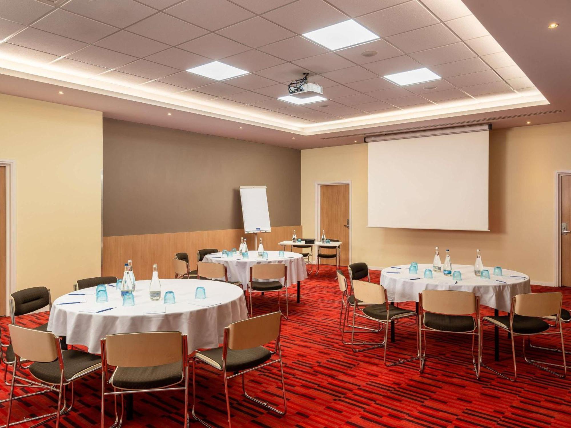 Novotel Bucharest City Centre Esterno foto