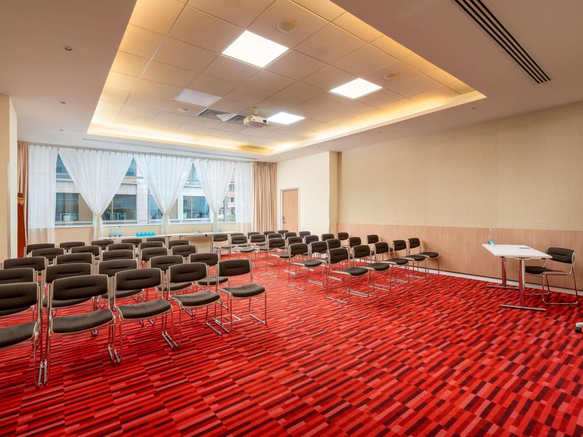 Novotel Bucharest City Centre Esterno foto