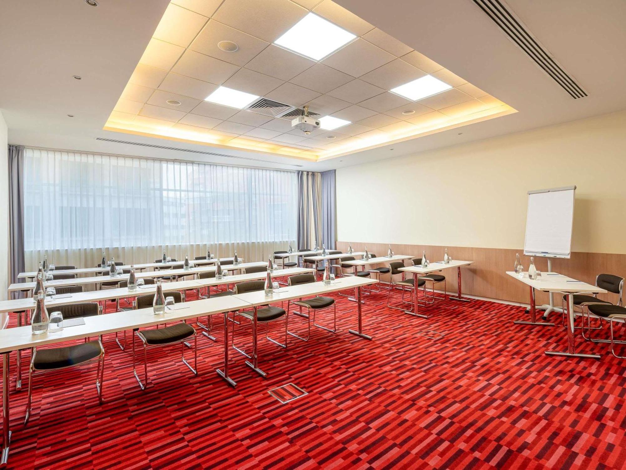 Novotel Bucharest City Centre Esterno foto