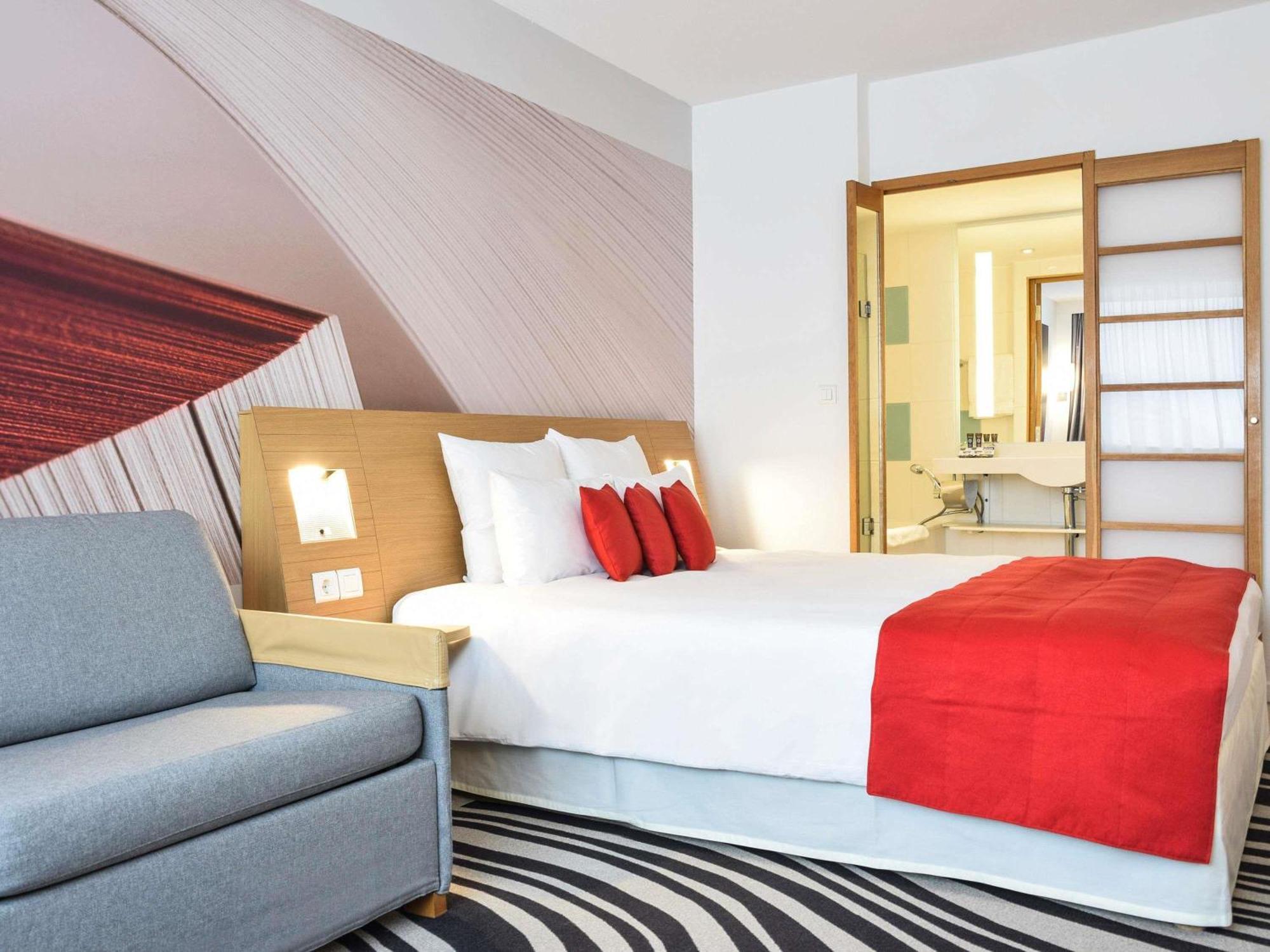 Novotel Bucharest City Centre Esterno foto