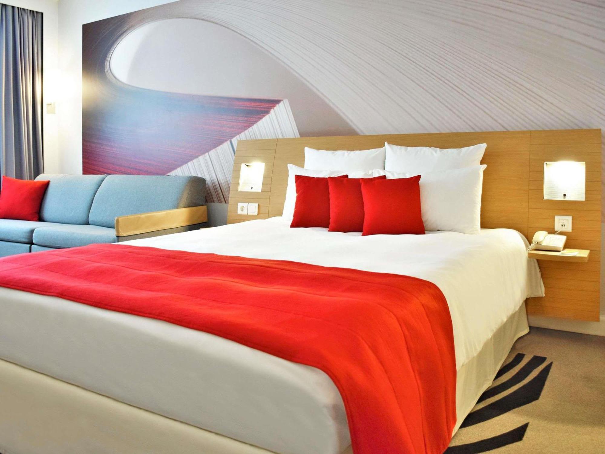 Novotel Bucharest City Centre Esterno foto